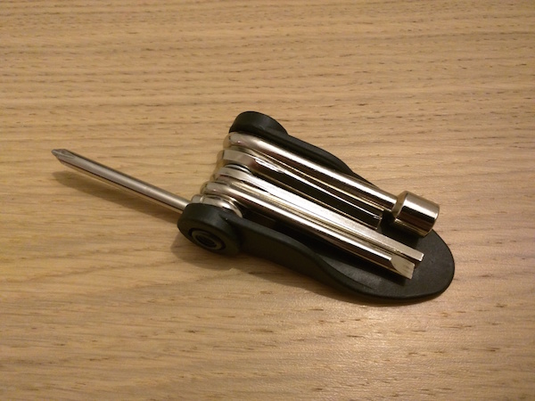 a photo of my crappy screwdriver